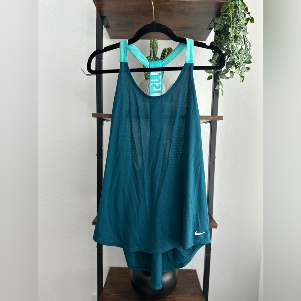 Women’s Nike dryfit running tank, size large. Teal and aqua.‎